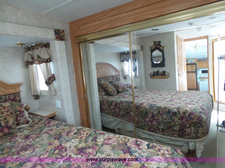 image for item J4949 2004 Cedar Creek camper