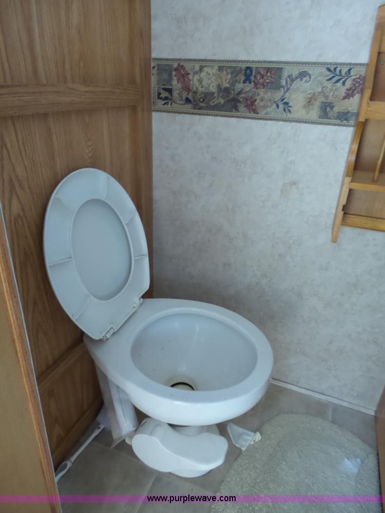 image for item J4949 2004 Cedar Creek camper