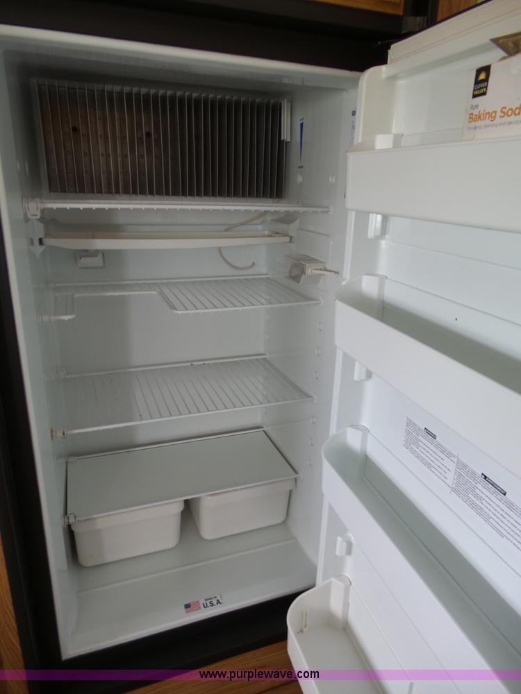 image for item J4949 2004 Cedar Creek camper