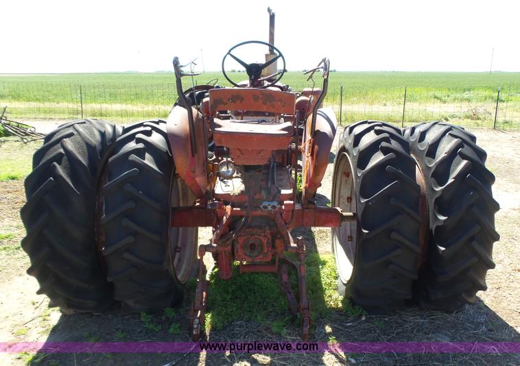 image for item J6108 International 560 tractor