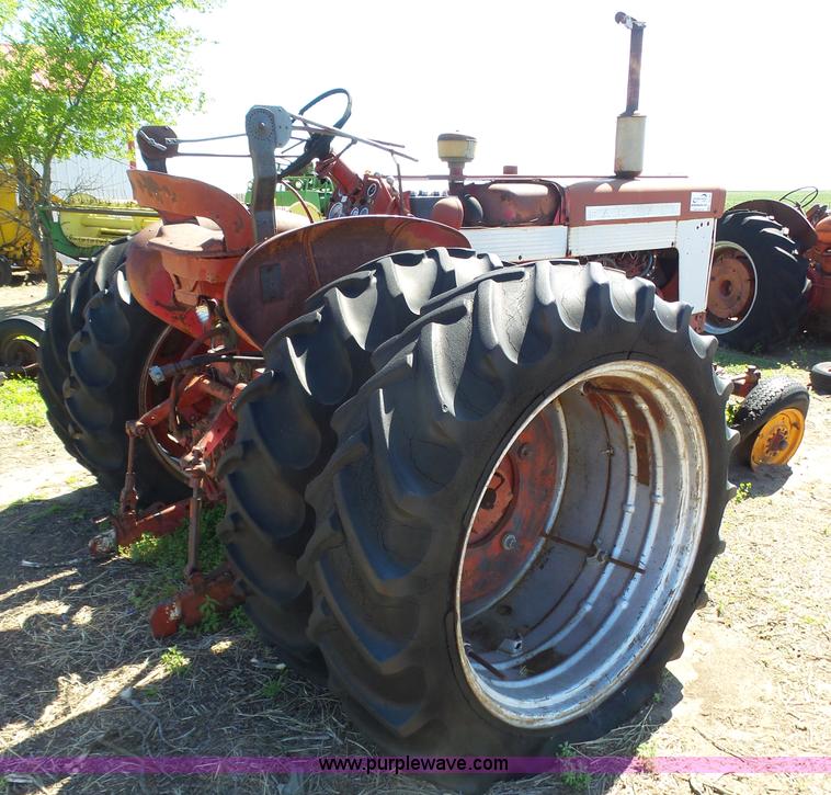 image for item J6108 International 560 tractor