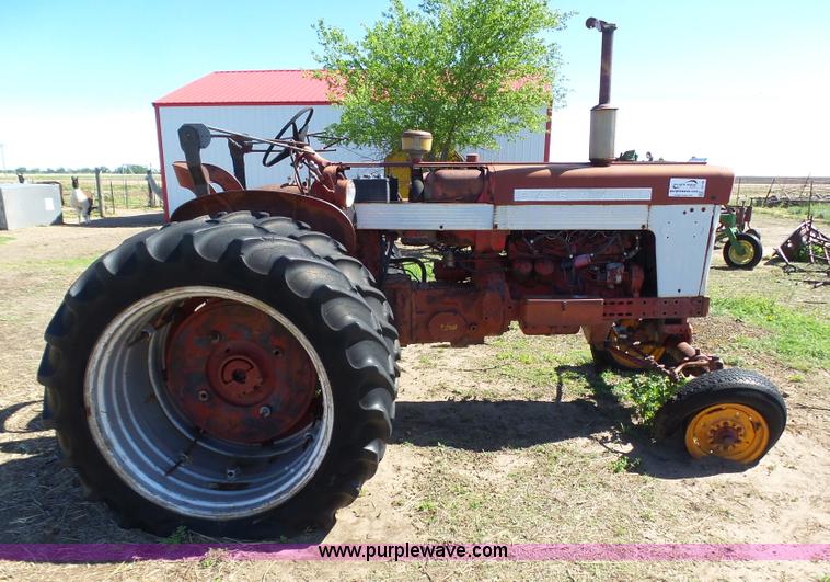 image for item J6108 International 560 tractor