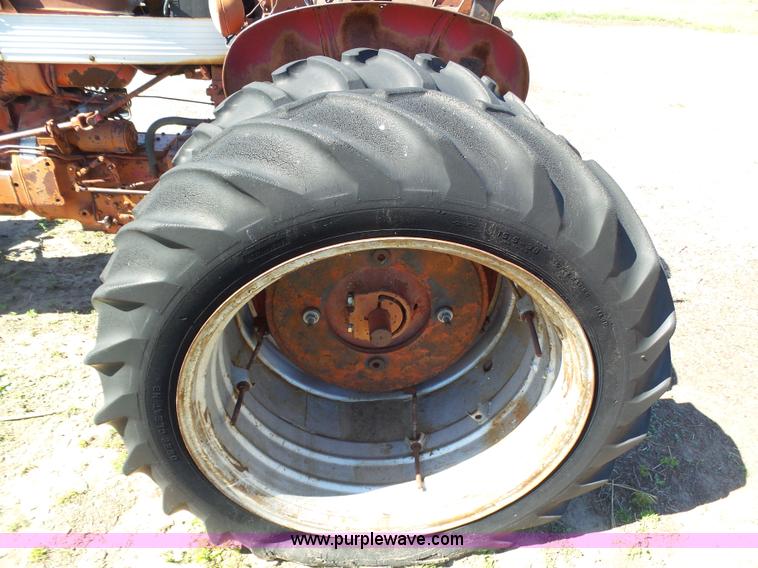 image for item J6108 International 560 tractor