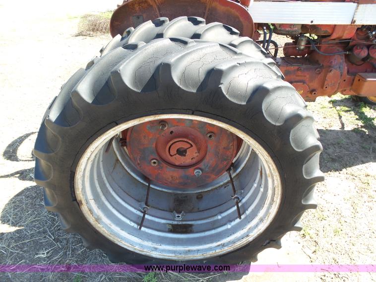 image for item J6108 International 560 tractor