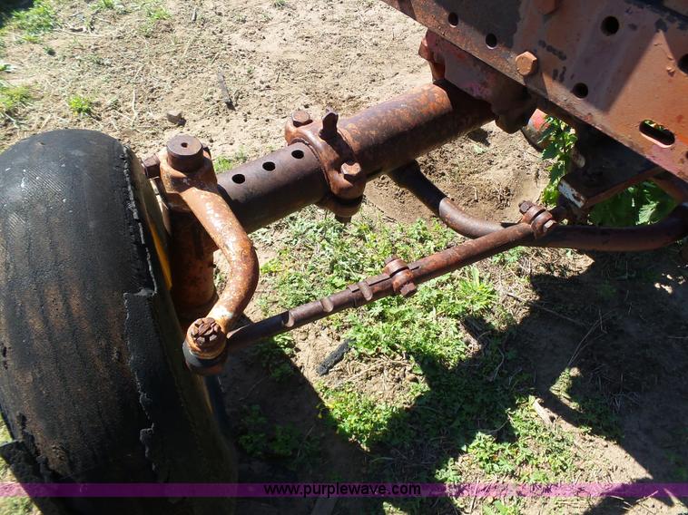 image for item J6108 International 560 tractor