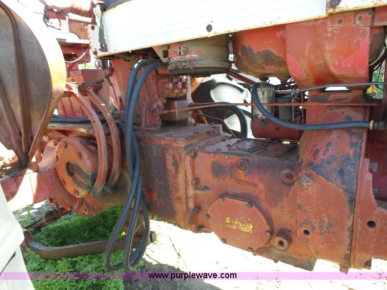 image for item J6108 International 560 tractor