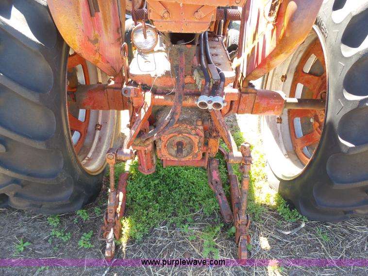 image for item J6108 International 560 tractor