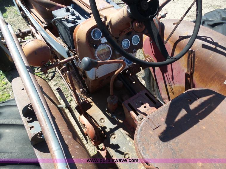 image for item J6108 International 560 tractor