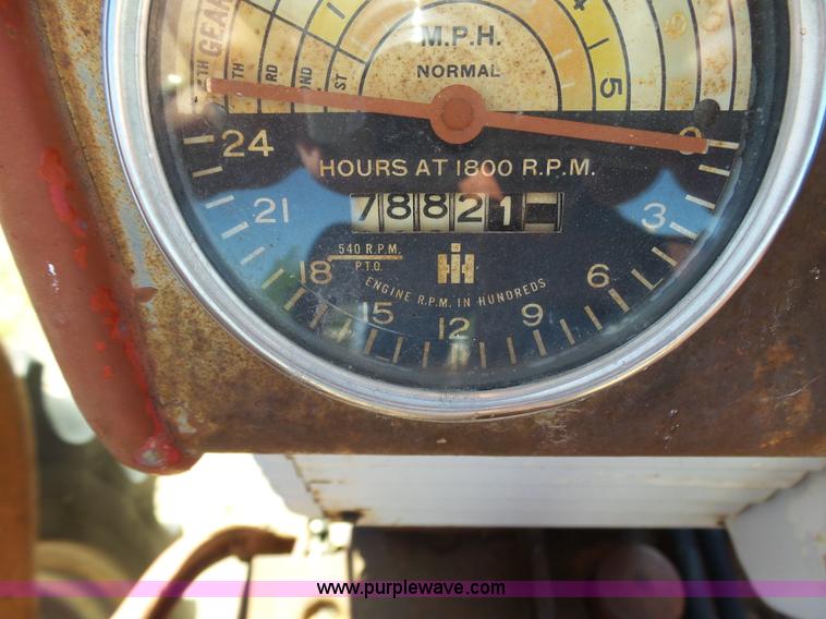 image for item J6108 International 560 tractor