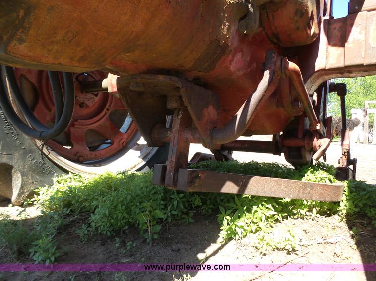 image for item J6108 International 560 tractor