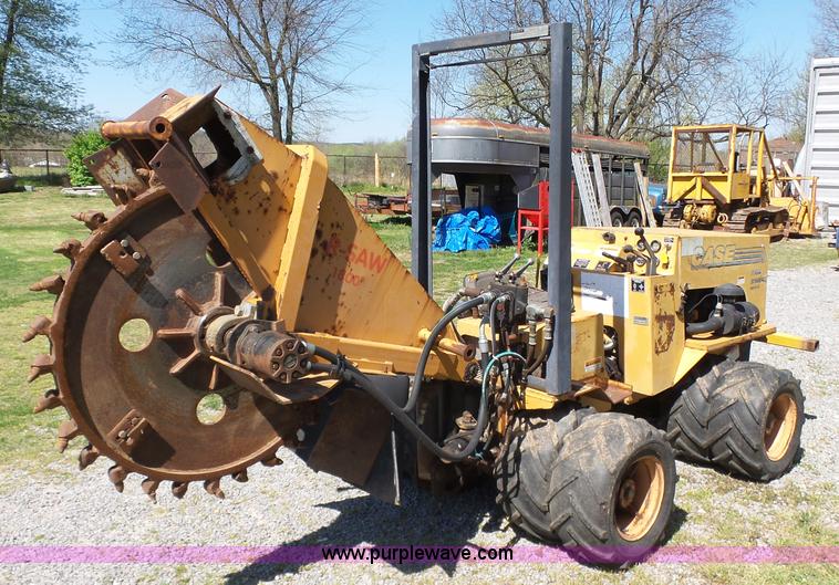 image for item J7527 1995 Case Maxi-Sneaker C rock saw