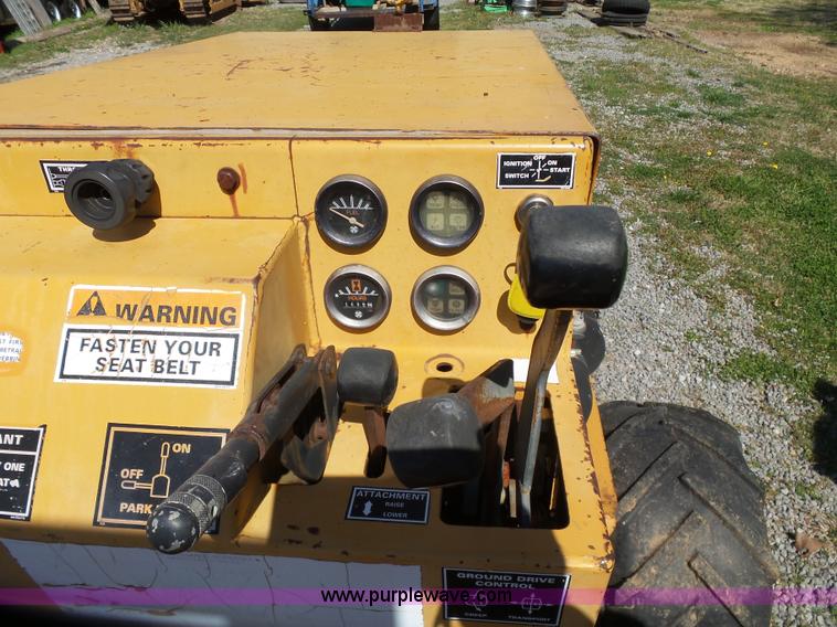 image for item J7527 1995 Case Maxi-Sneaker C rock saw