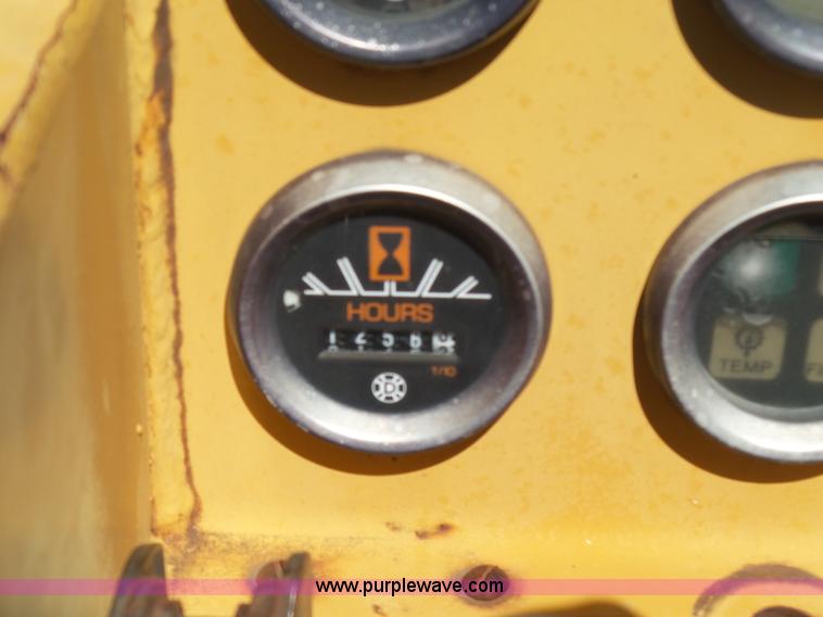 image for item J7527 1995 Case Maxi-Sneaker C rock saw