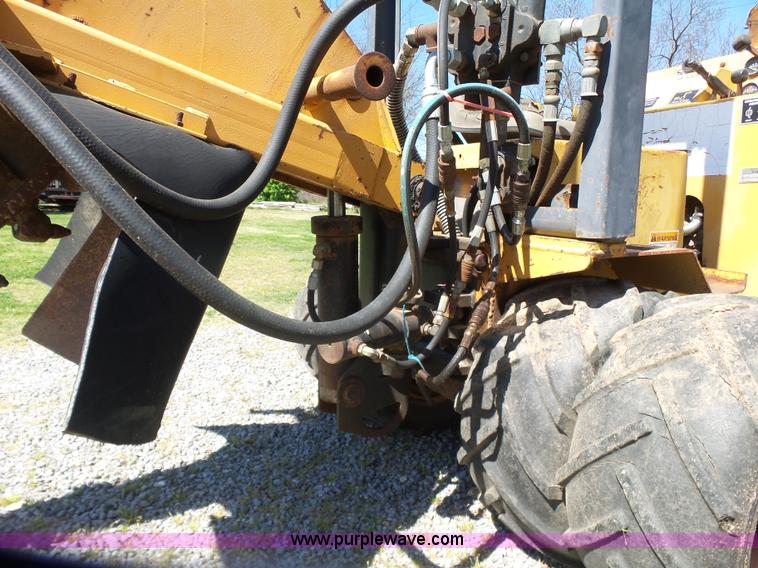 image for item J7527 1995 Case Maxi-Sneaker C rock saw