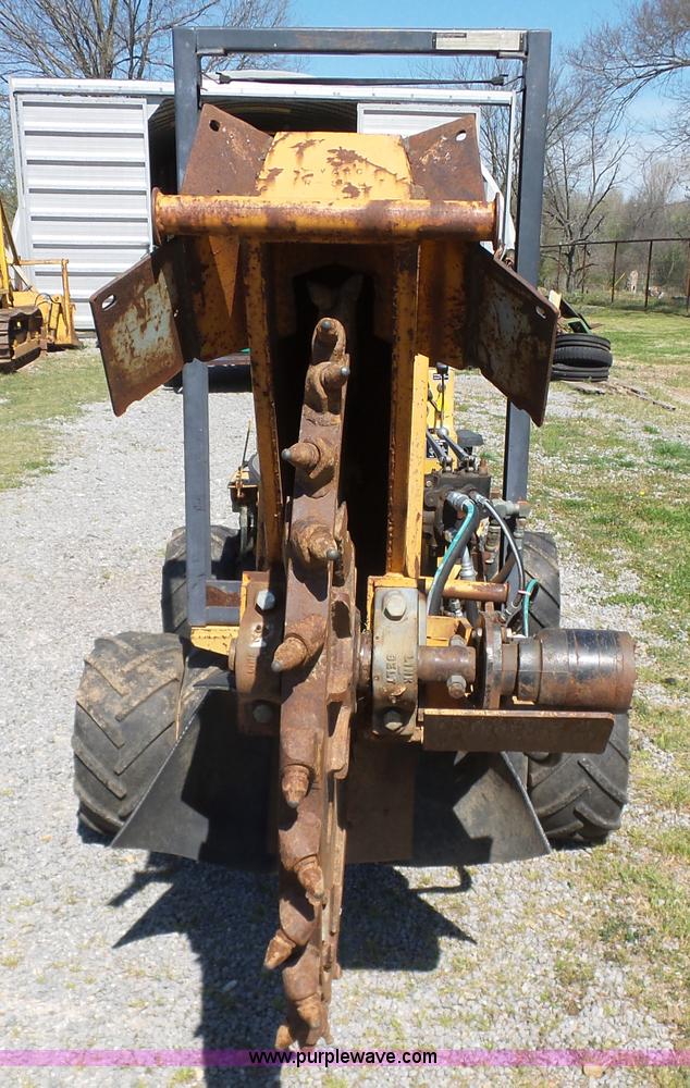 image for item J7527 1995 Case Maxi-Sneaker C rock saw