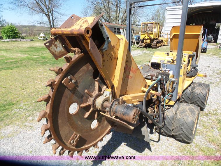 image for item J7527 1995 Case Maxi-Sneaker C rock saw