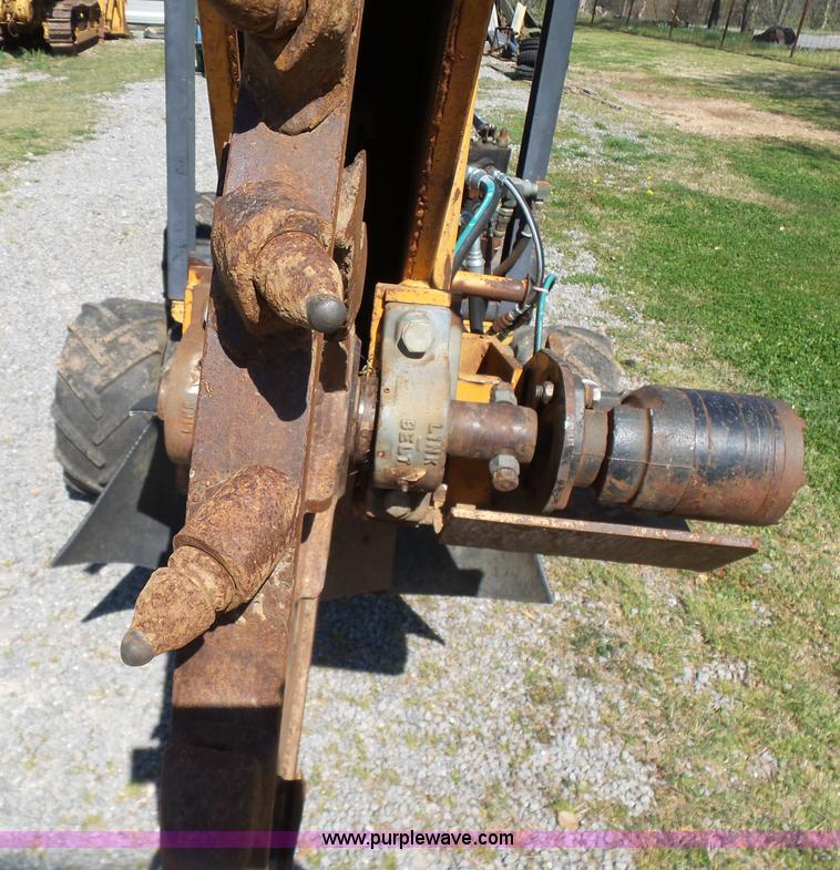 image for item J7527 1995 Case Maxi-Sneaker C rock saw