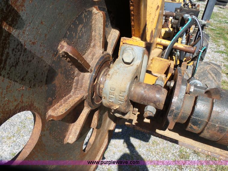 image for item J7527 1995 Case Maxi-Sneaker C rock saw