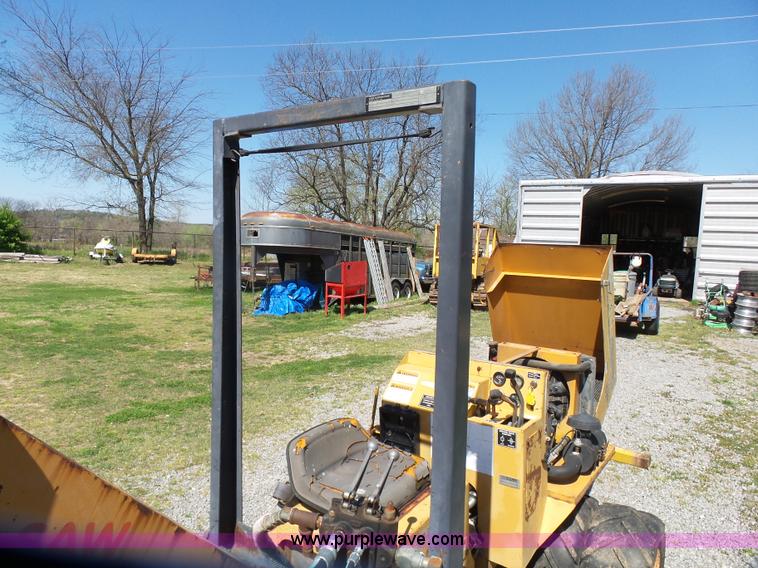 image for item J7527 1995 Case Maxi-Sneaker C rock saw