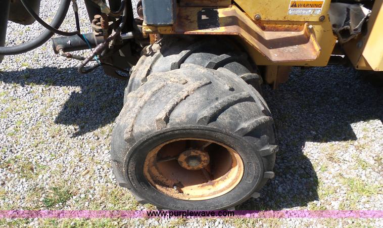 image for item J7527 1995 Case Maxi-Sneaker C rock saw