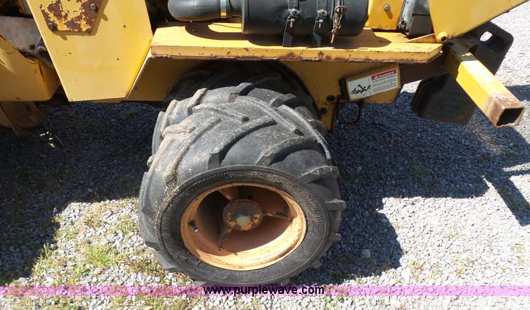 image for item J7527 1995 Case Maxi-Sneaker C rock saw