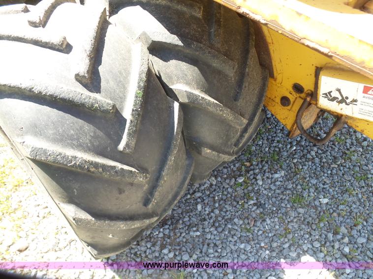 image for item J7527 1995 Case Maxi-Sneaker C rock saw