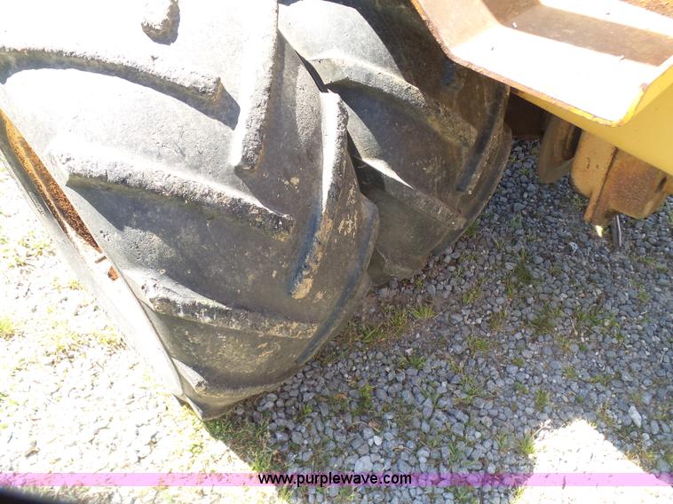 image for item J7527 1995 Case Maxi-Sneaker C rock saw