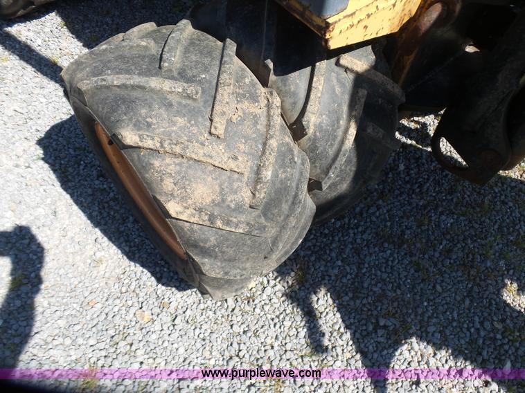 image for item J7527 1995 Case Maxi-Sneaker C rock saw