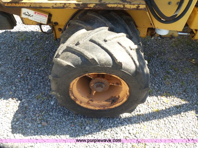 image for item J7527 1995 Case Maxi-Sneaker C rock saw