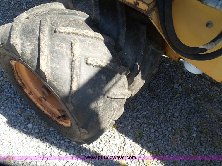 image for item J7527 1995 Case Maxi-Sneaker C rock saw