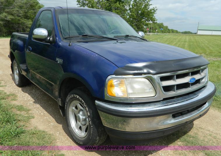 image for item J8930 1997 Ford F150 pickup truck