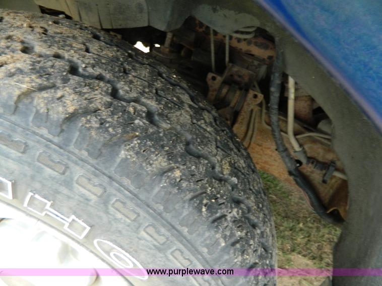 image for item J8930 1997 Ford F150 pickup truck