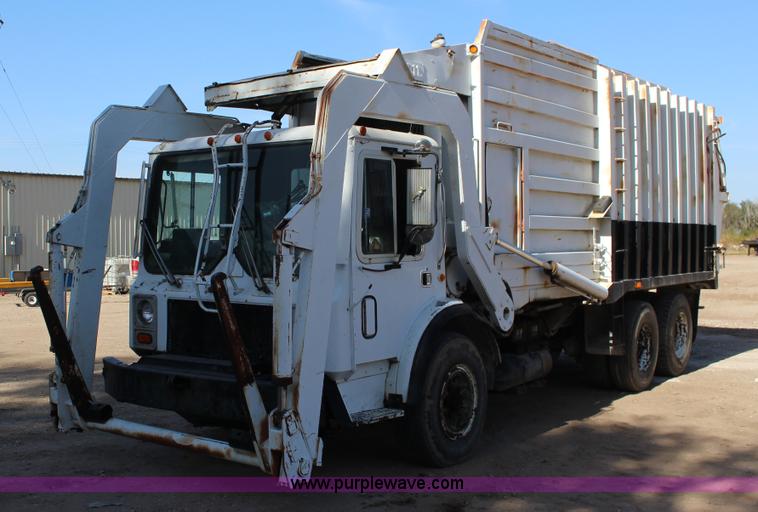 image for item K1239 1988 Mack MR630S refuse truck