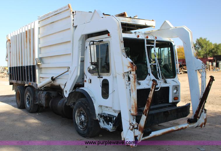 image for item K1239 1988 Mack MR630S refuse truck