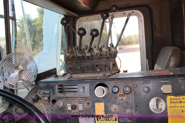 image for item K1239 1988 Mack MR630S refuse truck