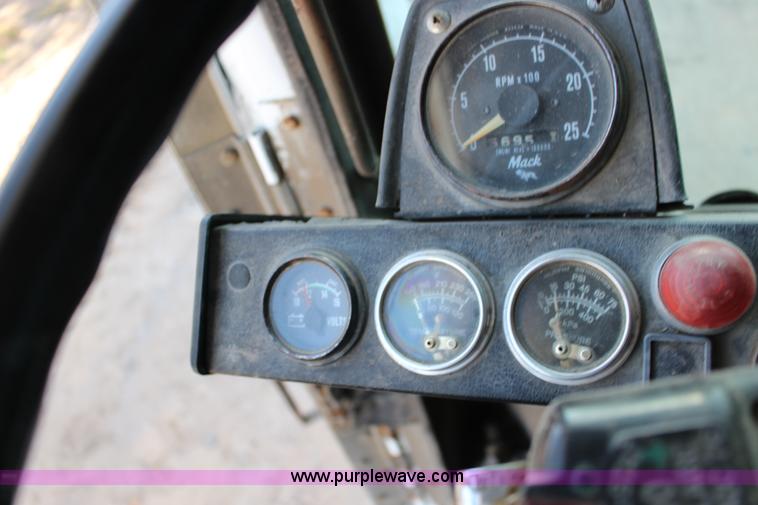 image for item K1239 1988 Mack MR630S refuse truck