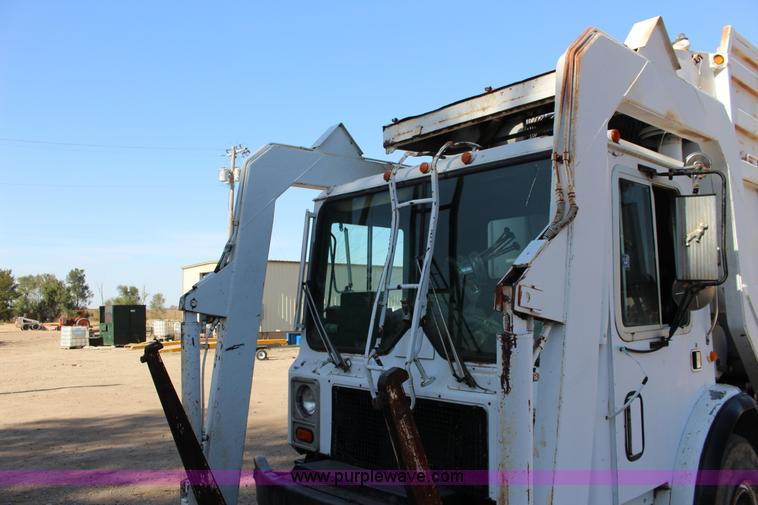 image for item K1239 1988 Mack MR630S refuse truck