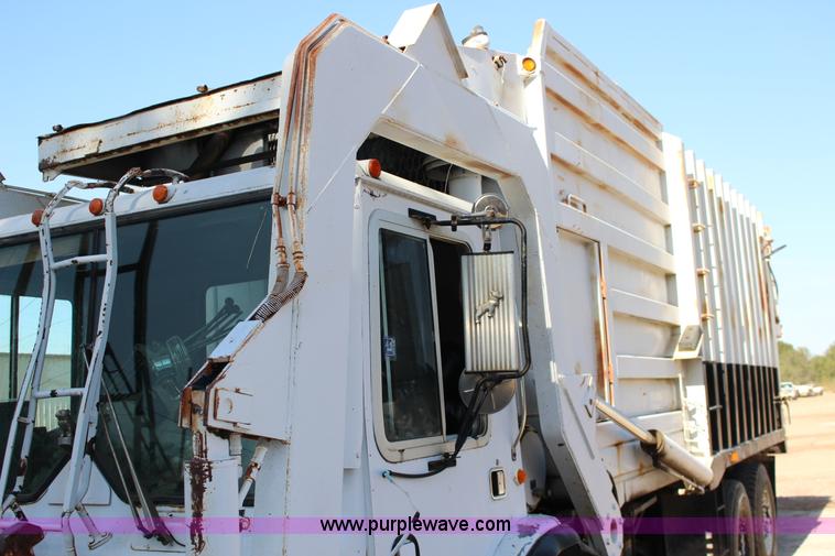 image for item K1239 1988 Mack MR630S refuse truck