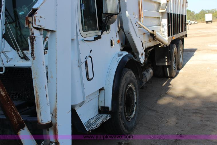 image for item K1239 1988 Mack MR630S refuse truck