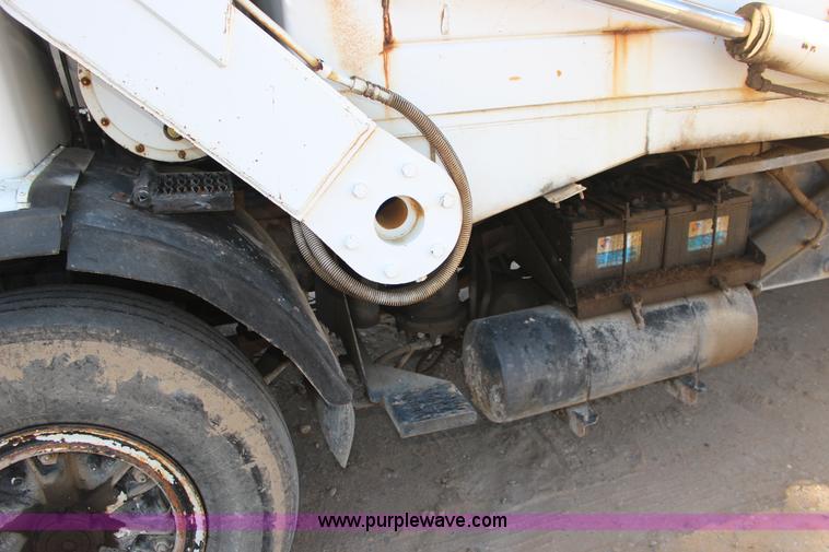 image for item K1239 1988 Mack MR630S refuse truck