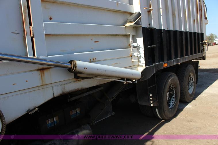 image for item K1239 1988 Mack MR630S refuse truck