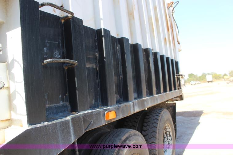 image for item K1239 1988 Mack MR630S refuse truck