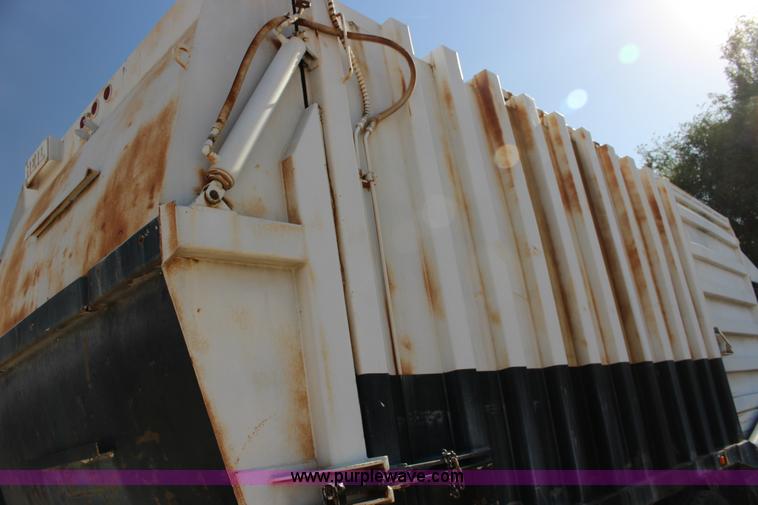 image for item K1239 1988 Mack MR630S refuse truck