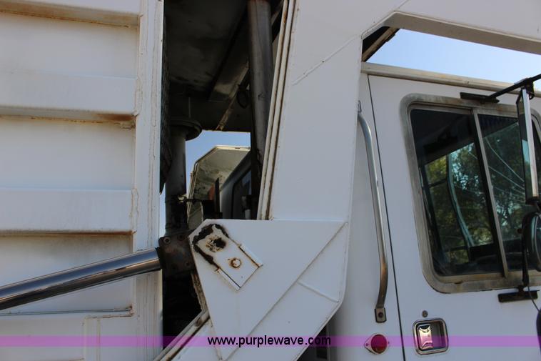 image for item K1239 1988 Mack MR630S refuse truck