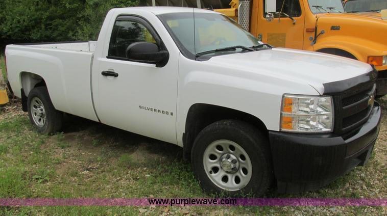 image for item K1400 2007 Chevrolet Silverado 1500 pickup truck