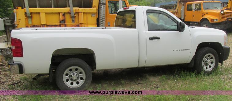 image for item K1400 2007 Chevrolet Silverado 1500 pickup truck