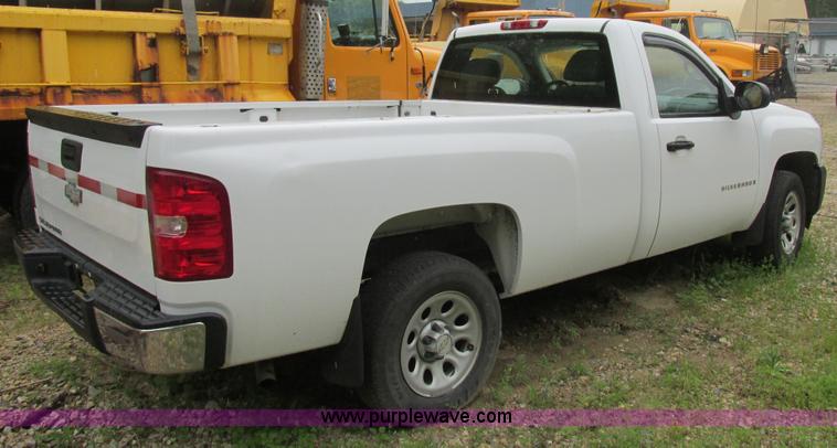 image for item K1400 2007 Chevrolet Silverado 1500 pickup truck