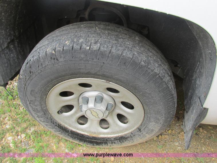 image for item K1400 2007 Chevrolet Silverado 1500 pickup truck