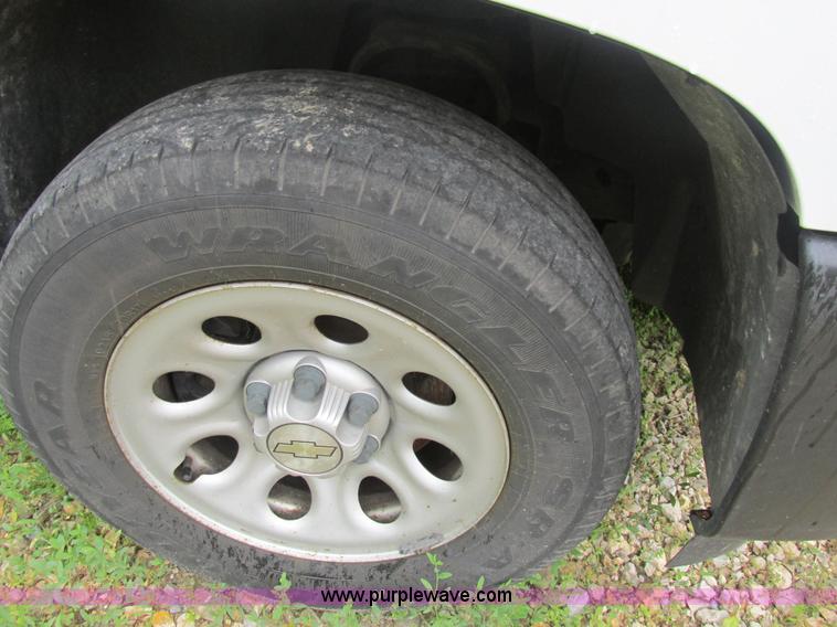 image for item K1400 2007 Chevrolet Silverado 1500 pickup truck