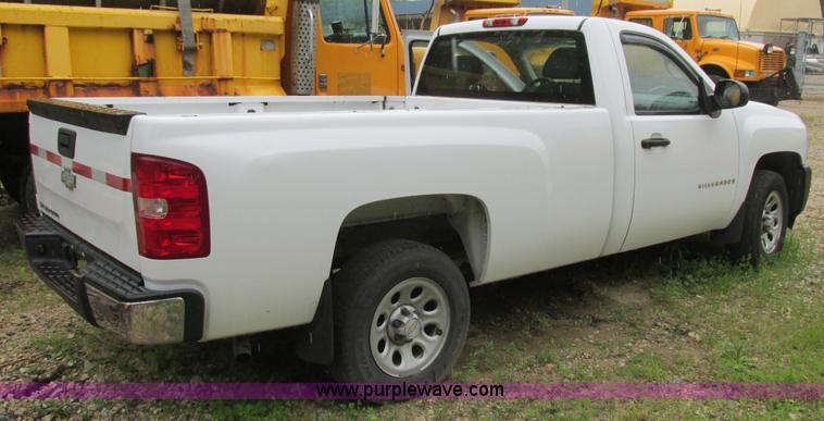 image for item K1400 2007 Chevrolet Silverado 1500 pickup truck